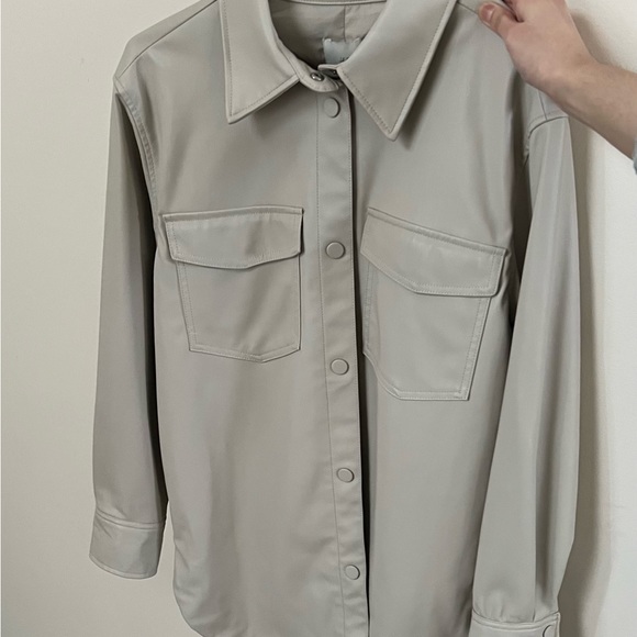 H&M vegan leather shacket - Picture 3 of 5